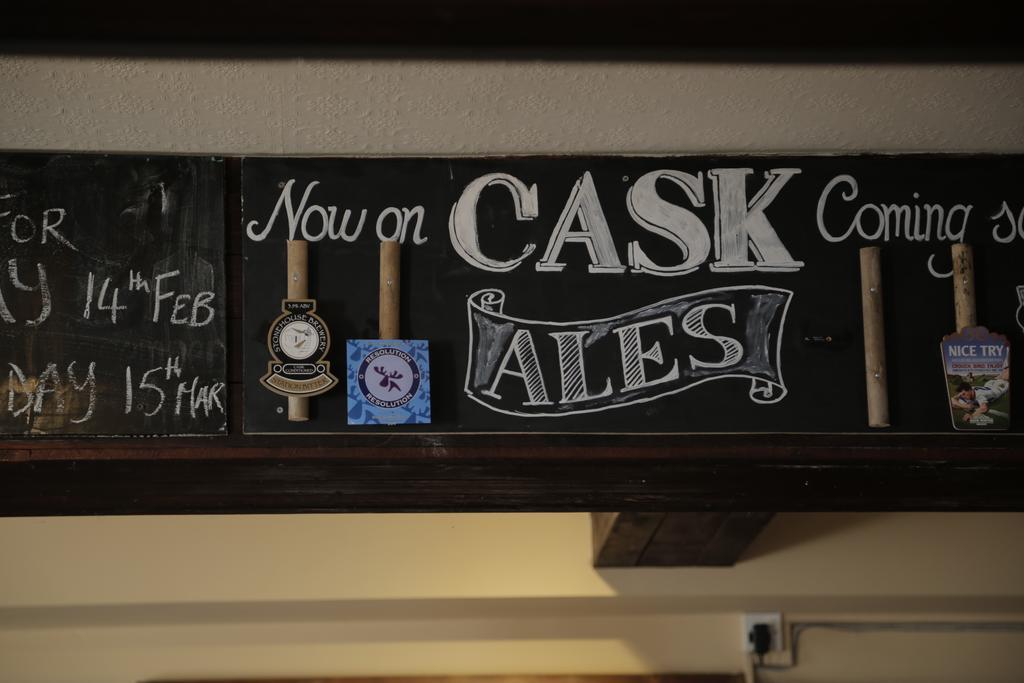 Hanmer Arms Екстер'єр фото