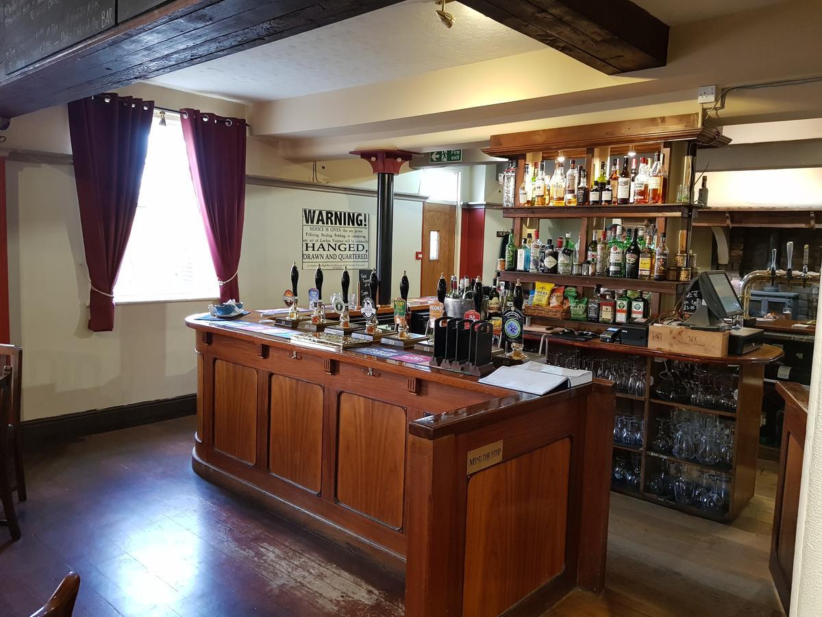 Hanmer Arms Екстер'єр фото